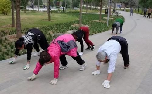  学动物爬|女子学“动物爬”3个月，治好了腰病？还吸引30多人加入团队