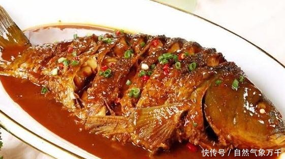 做红烧鱼，最忌只用料酒和醋去腥，老师傅都这么做，肉质嫩滑爽口！