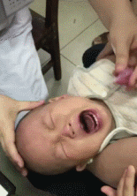 |搞笑GIF:妹子你这脸,是不是放鞭放多了