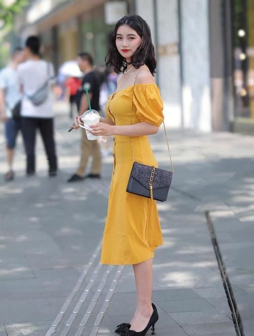 漂亮的橙色连衣裙,要有一双高跟鞋来衬托,要选择粗跟还是细跟?