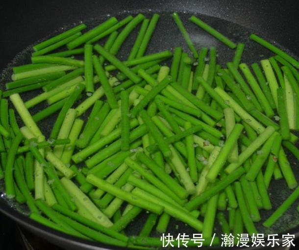 腊肉|吃肉不如多吃这个菜，5元一把，隔几天吃一次，还能给身体杀杀菌