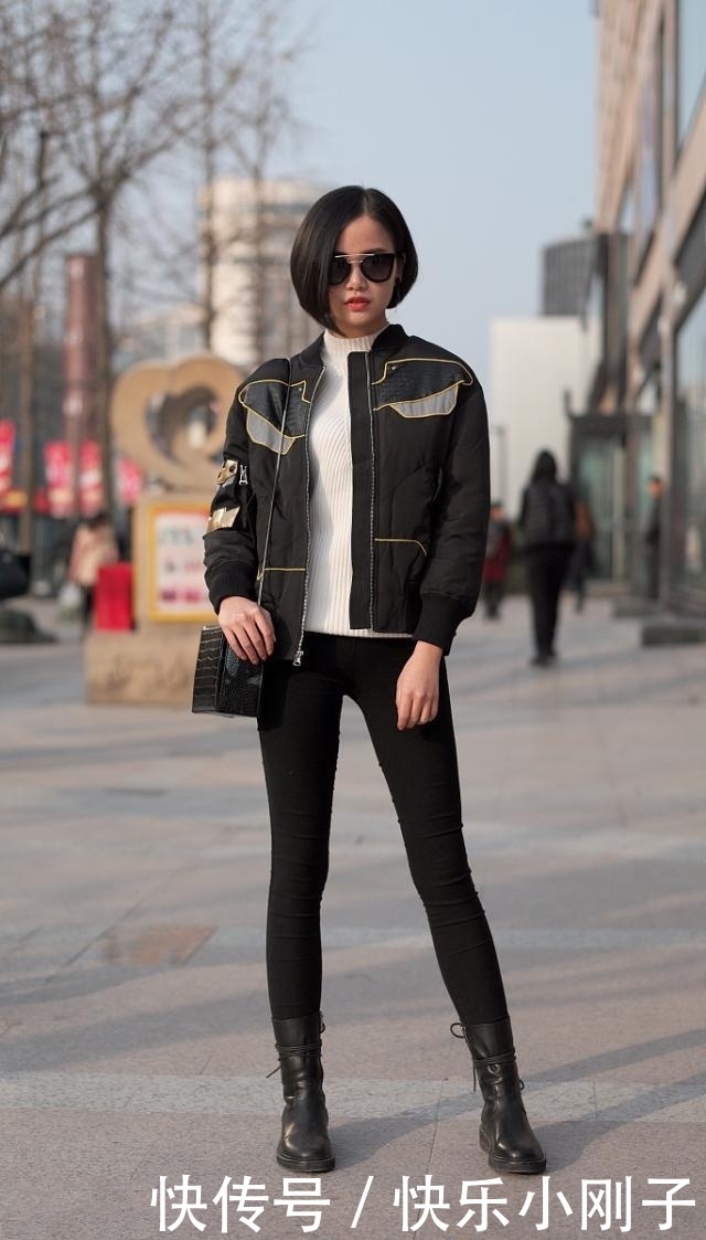 时尚穿搭,小姐姐搭配鲜艳的针织衫,整个人显得俏丽又优雅