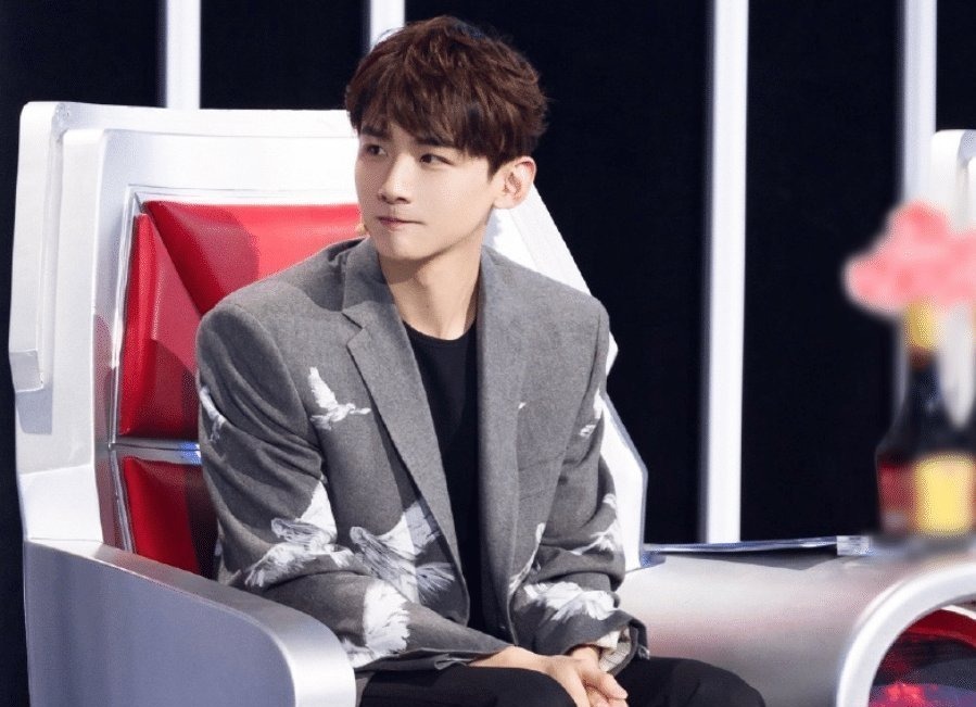 白敬亭參加《最強(qiáng)大腦》,解答太快腦子跟不上了,還拿測(cè)試題練手