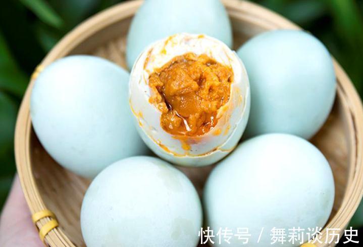 好吃|人到中年不管有钱没钱,多吃4种解馋零食,营养好吃又健康