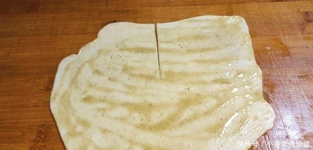 奶奶用了一辈子的烙饼做法，外酥里软，凉了不硬，比外面卖的好吃