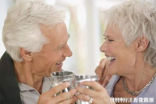 张文宏教授说：多喝2种水，多吃鸡蛋，多睡觉，网友留言：接地气