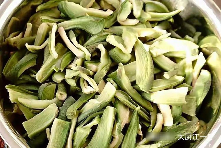 入冬后多吃萝卜，教你4种新吃法，营养解馋，端上桌全家抢着吃