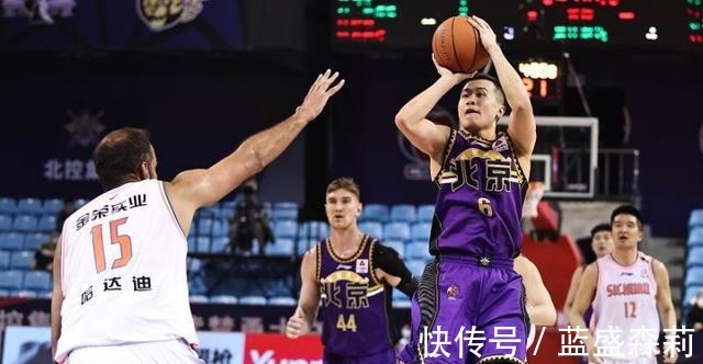 季后赛|CCTV5直播!北控战青岛悬念重重,外援上演火拼,马布里等来救星!