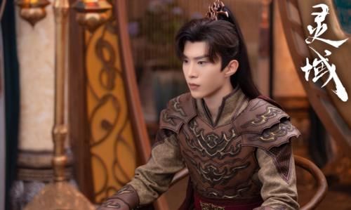 范丞丞凭《灵域》进霸屏艺人榜，胡一天紧跟其后，肖战却再次缺席