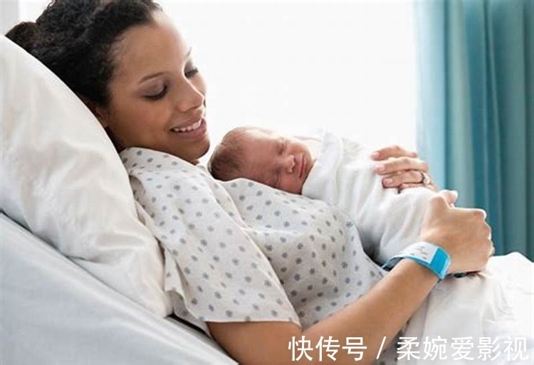 宝宝|经常被爸妈抱的娃和经常自己躺着玩的娃,长大后的差距会越来越大