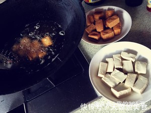 豆腐别再炖着吃了，这样做出来的豆腐香甜酥脆，大人小孩都抢着吃
