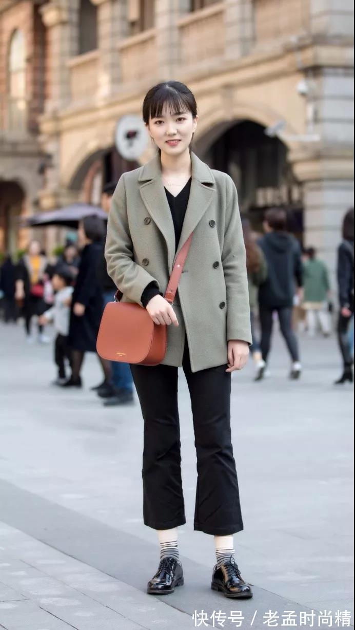 美丽的人 街拍:美丽的人一过来就很吸引人性感俏丽的美女姐姐