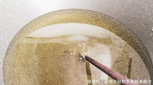 炸酥肉时，不要直接下锅炸，多做一步，酥肉鲜香好吃，越嚼越香