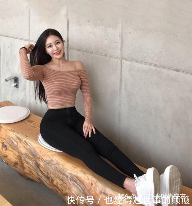 腿线|牛仔裤展现女人魅力,塑造女性腿部曲线,身段优雅气质各有不同!