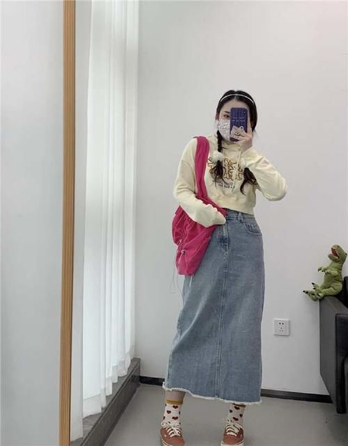 只会穿毛衣怎么能行！“卫衣”才是时尚王者，时髦精们都在这样穿