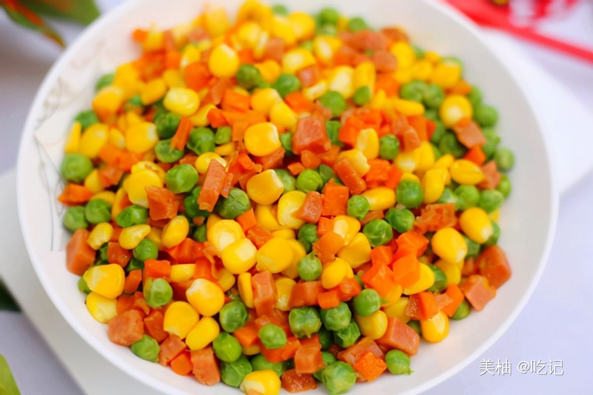  年夜饭餐桌上的“金玉满堂”，丰富多彩，寓意好，颜色绚丽