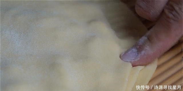 面片|玉米面这样做真好吃，一擀一煎，5分钟出锅，连吃一个月都不腻
