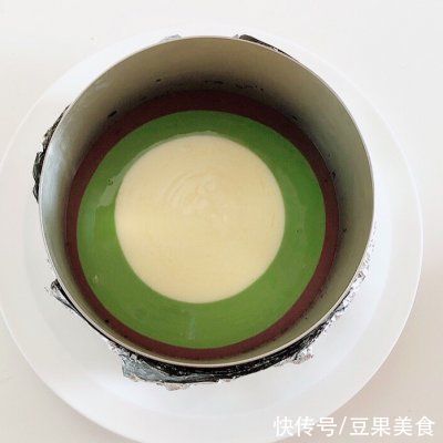 吉利丁|做法简单免烤箱｜双色抹茶可可慕斯蛋糕