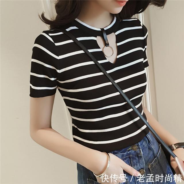 短袖 20岁左右的女生这么穿青春减龄,时尚个性