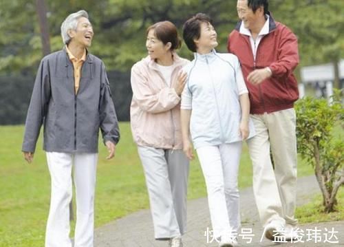 热水澡|一天中人的血压有两高峰期,有些人不知道,或许以为是高血压