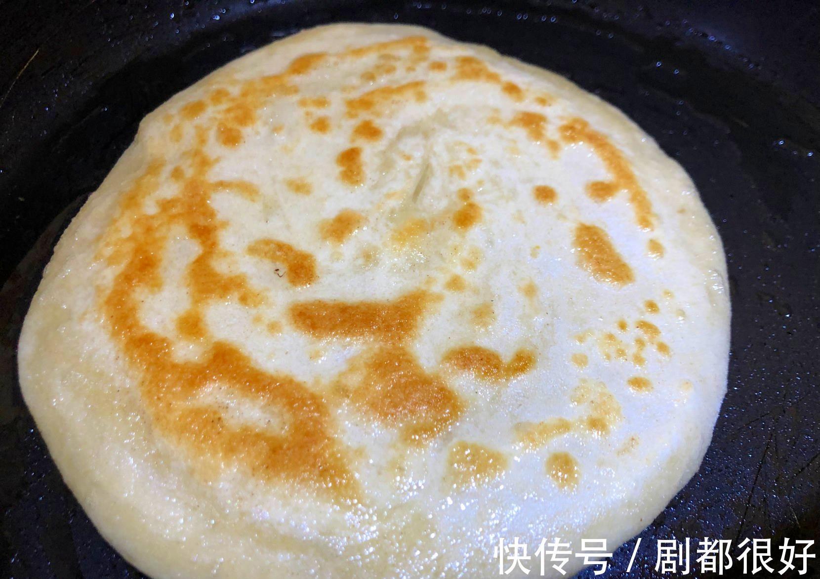 大饼|死面大饼怎么做才软而不硬?该用什么水和面?教程来了,一看就会