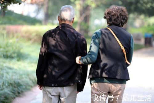 亲子关系|养儿防老成难题?关键看父母,这几类父母儿女抢着养,原因很现实