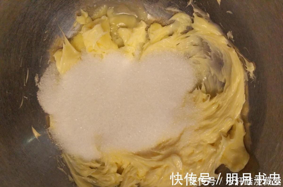 小饼干|咸蛋黄加肉松,不用加一滴水,做成咸香酥脆的小饼干,好吃