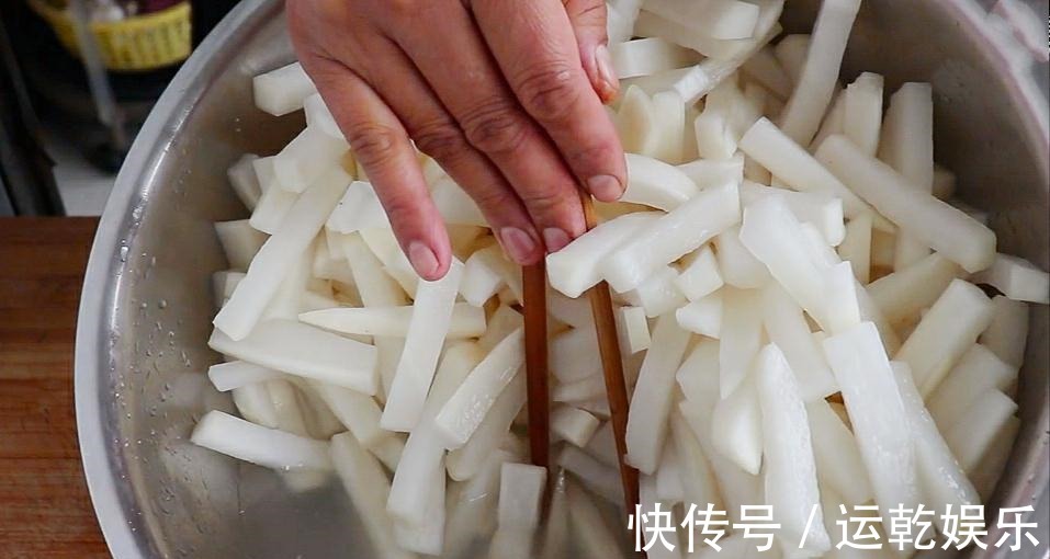 腌萝卜，最忌直接杀水！教你正确做法，萝卜入味好吃，放一年不坏