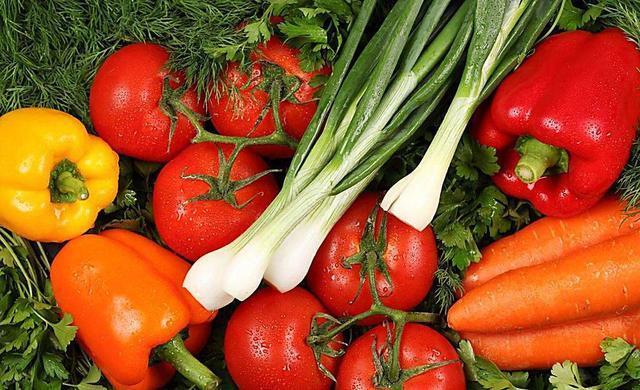 香椿|长期做饭的人要注意2种蔬菜,别忘了焯水,避免食物中毒