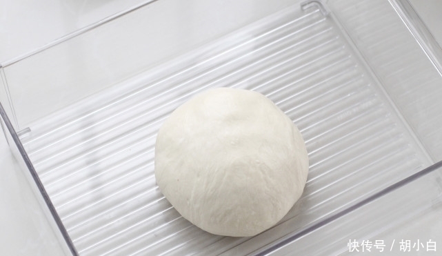 发酵|吐司面包的经典做法,无需加蛋组织细腻柔软,奶香浓郁值得等待!