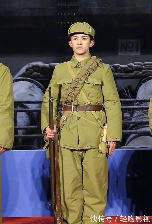 易烊千玺角色切换的多么快，从战士伍万里到冬奥会MV拍摄主角。