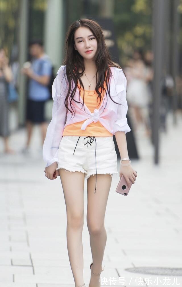 搭配 打底裤搭配不挑人,突出强烈时尚气息,个性气质尽显