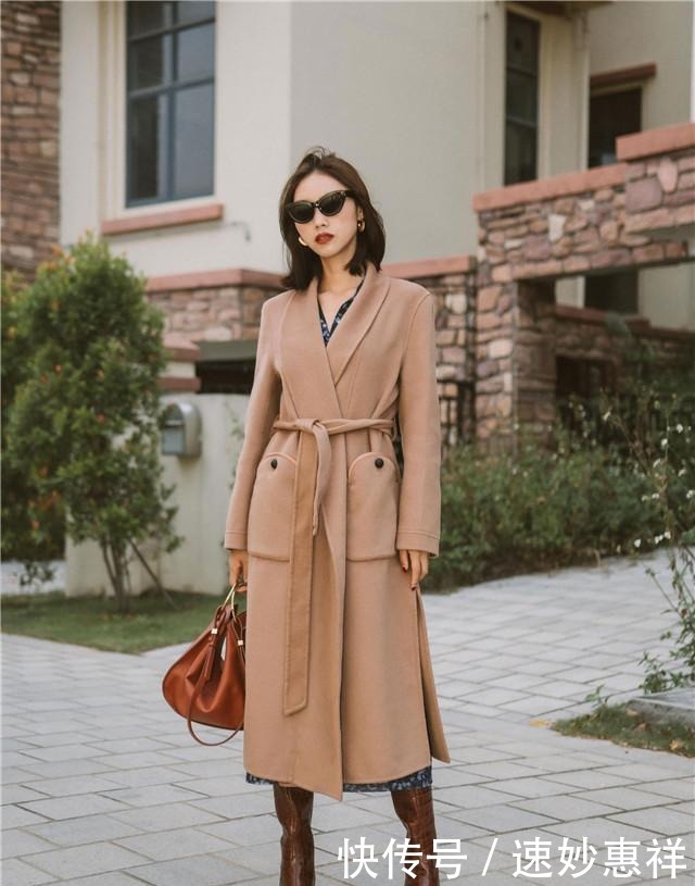 今冬流行的“长大衣+短靴”也太时髦了!显瘦显高,很适合矮个子