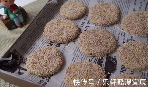 豆沙|夜市地摊需要排队才能买到的紫薯豆沙饼,在家10分钟能做1大盘