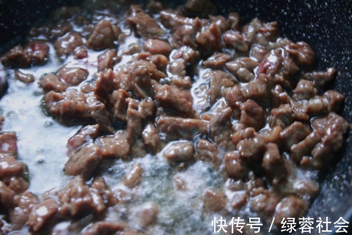 泡豇豆|只要吃一口就会爱上的一道菜，牛肉滑嫩不柴，香辣下饭