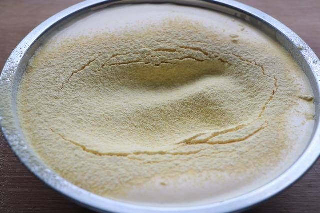 玉米面加5个鸡蛋，不加1滴油1滴水，又香又软，比发糕好吃10倍！