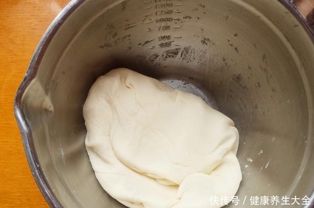  它长得像紫薯，但却不是紫薯，软乎香甜好解馋，用来当早餐很合适