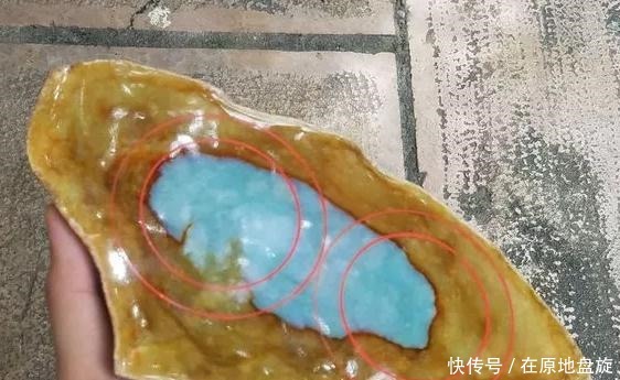 美女执意20万买下的翡翠原石,切开后气的发抖,最后成品完美逆袭!