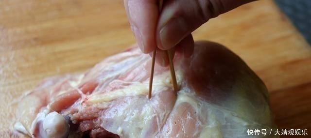 油炸|鸡肉这样做太香了,不油炸,不用烤箱,鲜嫩多汁,吃一次念念不忘