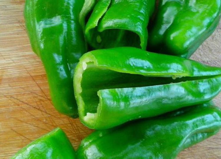 做虎皮辣椒时，别只会煸炒，如果少了这一步，不鲜不嫩，口感差！