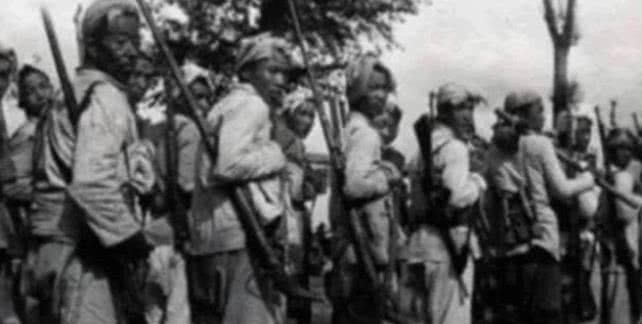 抗战|抗战时，为何我军不敢捡日军的子弹？老兵含泪：你看弹药箱边放的啥！