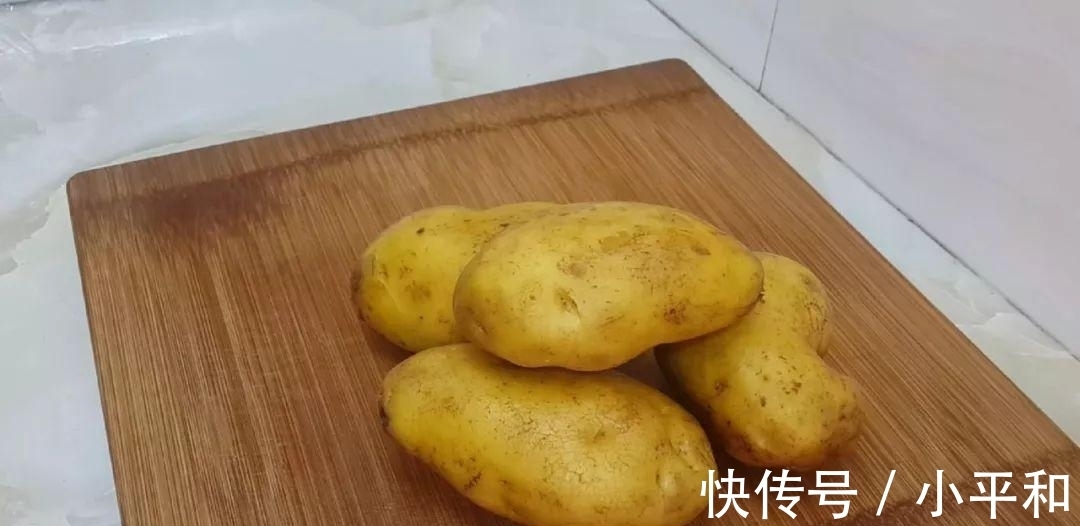 好吃|土豆这样做才好吃, 不用油炸, 比红烧狮子头都好吃, 好吃到流口水