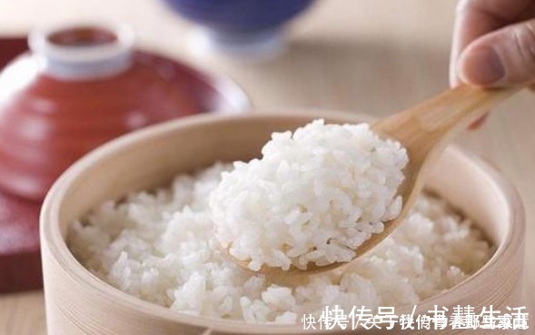 松软|煮米饭时,直接加水煮是大错,多做2步,出锅松软香甜,颗粒分明