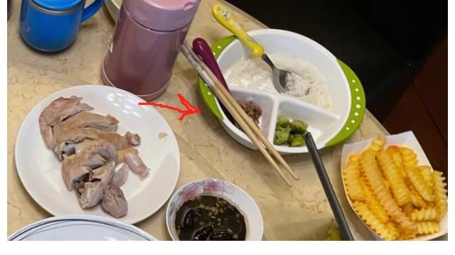 出鏡|黃曉明深夜曬美食，baby的粉色保溫杯出鏡，還有她最愛(ài)吃的紅燒肉