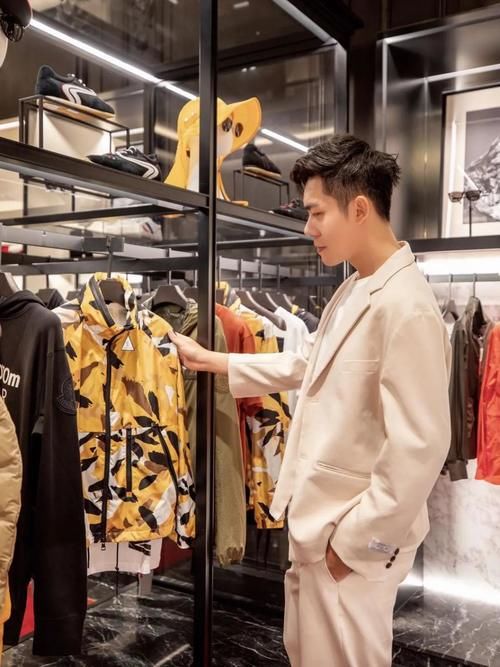 做“平平无奇”的时装，究竟有多难？