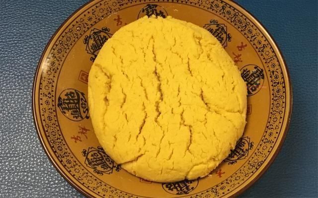 一点白面也不掺,这才是正宗玉米面贴饼子,外壳焦脆太好吃了