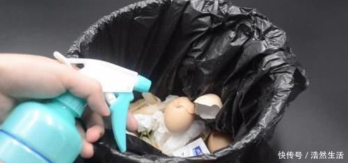 白醋倒在手心搓一搓,真的厉害了,解决了男人女人的困扰,都学学吧