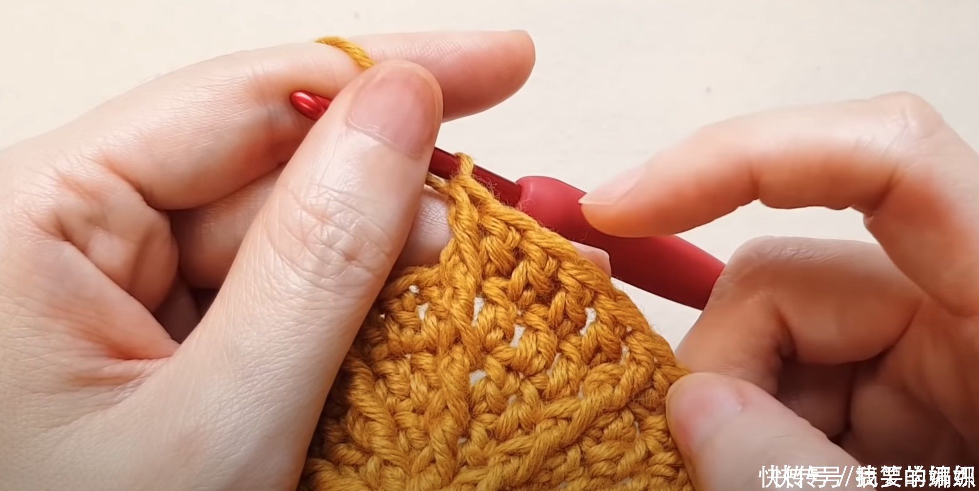 冬夏都可戴的一款帽子,只需换不同的线来钩,出行携带方便可折叠