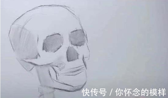 素描@美术生秀素描水平,本以为是画易烊千玺,谁知下一步又发生了改变