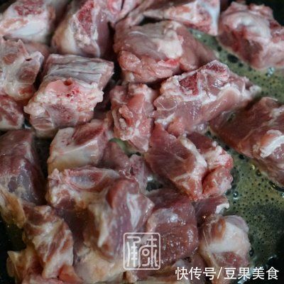  开胃解腻甜甜蜜蜜过新年，百香果烧排骨，一盘可不够